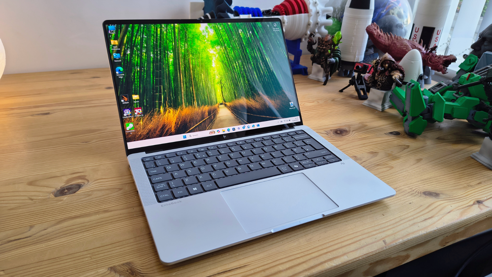 Sewa Laptop Ungaran Timur untuk Meeting dan Presentasi Bisnis