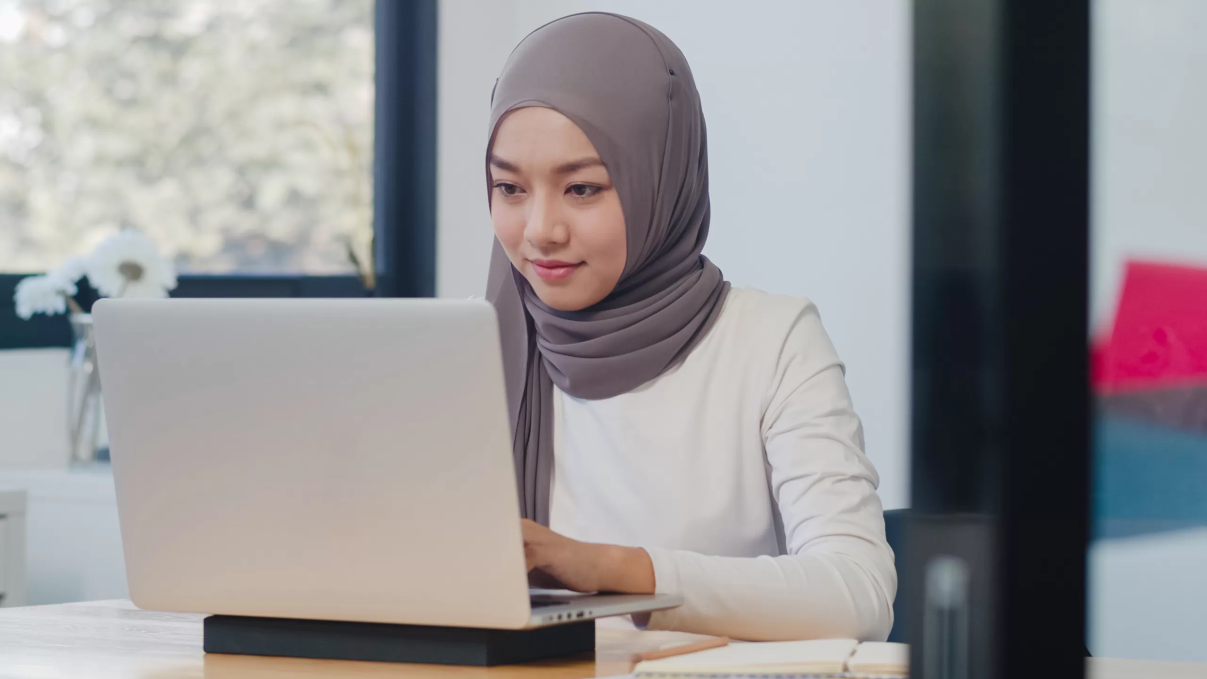 Sewa Laptop Tulis Batang untuk Tim Kerja Lapangan